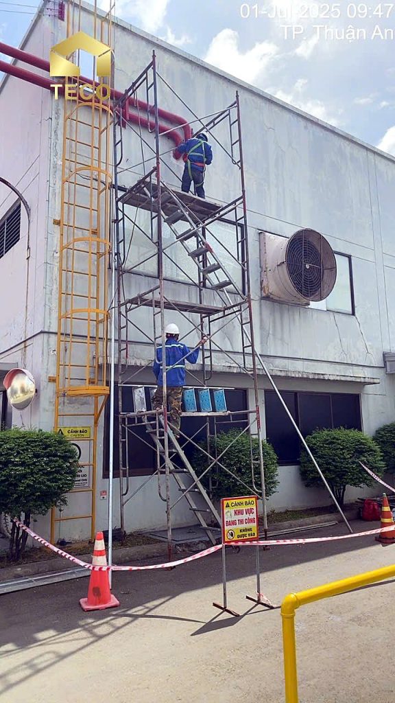 Maintaining overhead fire water pipes with a fenced-off work zone