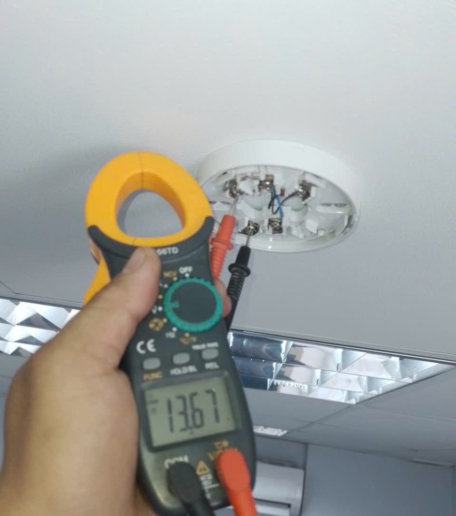 Measuring detector base voltage with a multimeter