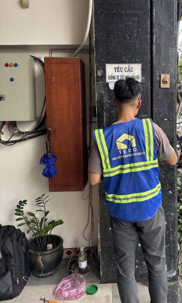 Checking the roller shutter control switch
